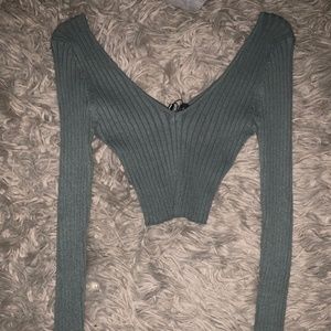 green long sleeve crop top